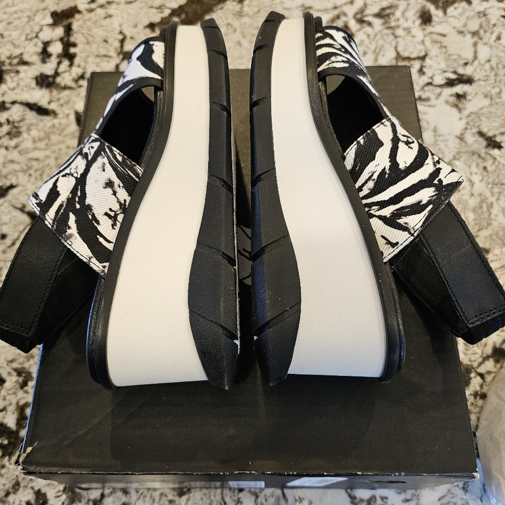 Sorel Joanie III Slingback Wedge Sandals Black White Zebra Print Size 7 NEW - Picture 6 of 12